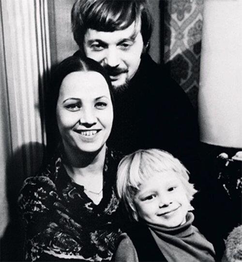 Nina-ruslanova-sa-mužem-i-ćerkom.jpg