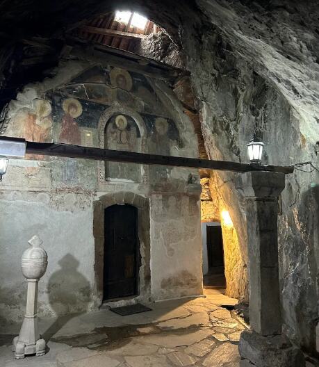 Manastir Crna Reka 2.png