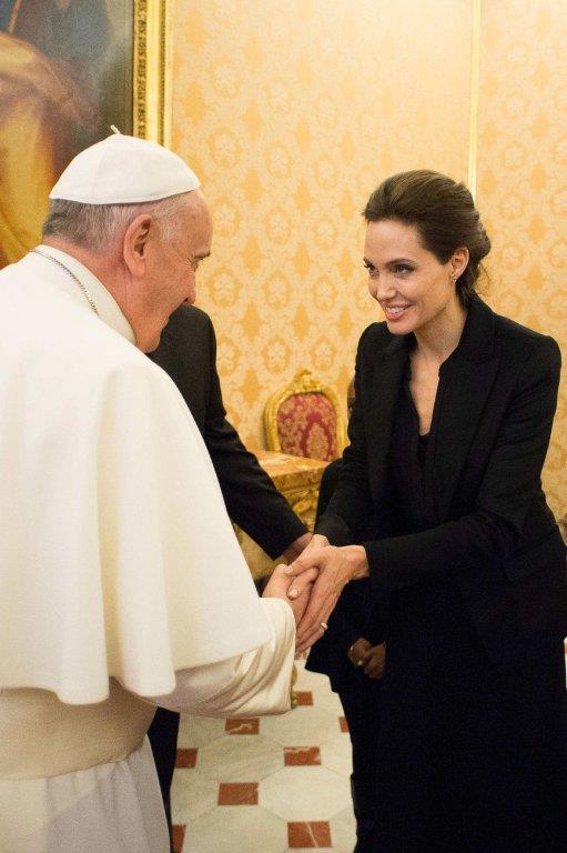 papa-franja-i-andjelina-dzoli.jpg