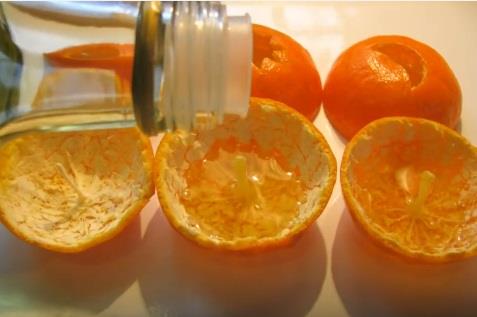 sveca-od-ljuske-mandarine.jpg