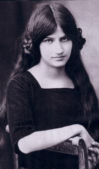 jeanne-hebuterne-seated.jpg