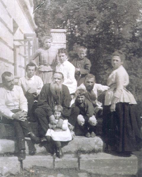 family-of-l.-tolstoy.jpg