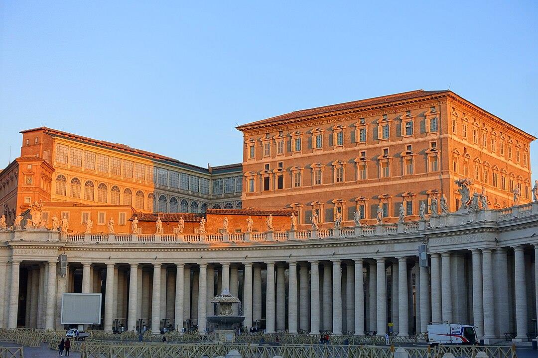 1080pxsaint-peters-square--vatican-city--dsc00638.jpg