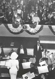 merilin-peva-rodjendansku-pesmu-americkom-predsedniku.jpg