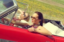 devojke-u-kolima.jpg