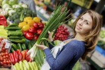 devojka-kupuje-povrce-thinkstock.jpg