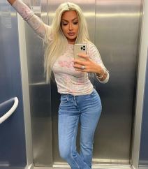 Najveći skandal na estradi doživela je pevačica na privatnoj žurci u Beogradu: Intimni odnosi nasred stola, a najbizarniji deo usledio na kraju