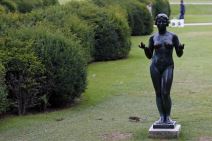 pacovi-okupirali-park-kod-luvra.jpg