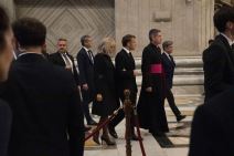 brizit-makron (2).jpg