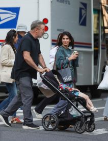 alek-boldvin-sa-porodiom (2).jpg