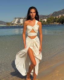 natasha derikonjaa.png