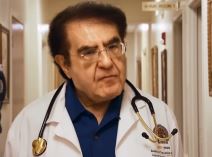 Doktor nov u belom mantilu
