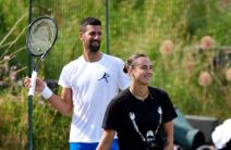 novak-djokovic-i-sabalenka-na-teniskom-terenu (2).jpg