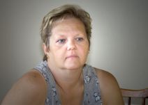 Starija žena kratke kose