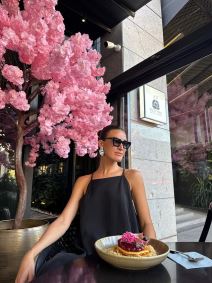 Tina Grabež u restoranu