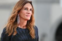 dzulija-roberts-u-crnoj-haljini (4).jpg