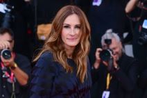 dzulija-roberts-u-crnoj-haljini (7).jpg