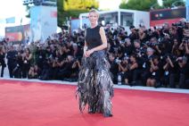 Kejt Blančet na Venecijanskom filmskom festivalu u kreaciji Maison Margiela