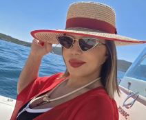 Neda Ukraden uživa na moru