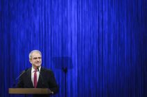 Loran Freks drži govor