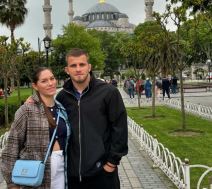 aleksandar-komarov-sa-suprugom (6).png