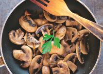 PECURKE  stock-photo-fried-mushrooms-with-onion-on-a-pan-with-parsley-and-wooden-fork-1501626842.jpg