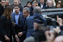 sarkozijev-odlazak-u-zatvor (19).jpg