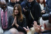 sarkozijev-odlazak-u-zatvor (10).jpg