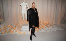 Aleksandra Prijović na promociji albuma Nataše Bekvalac obučena u crno od glave do pete