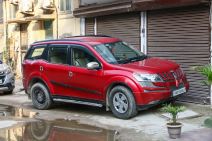 Crveni automobil.jpg