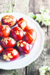 GLAVNA   stock-photo-easter-eggs-in-white-plate-on-wooden-table-decorated-with-natural-fresh-leaves-and-boiled-in-264331751.jpg