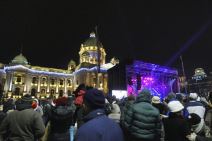 docek-ispred-skupstine.jpg