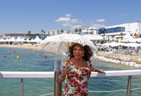 joan-collins.jpg