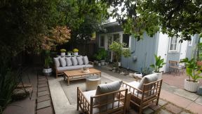 tiny-house-giant-journey--her-tiny-house-is-the-size-of-a-garage---its-really-cute-h4eyrsz6x5a--1280x720--3m15s.jpg