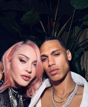 madonasanovimdeckom1.jpg