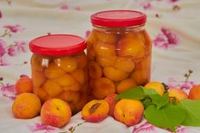 kompot-od-kajsija.jpg