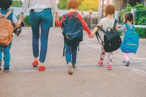 skola-stockphotomotherandpupilandkidsholdinghandsgoingtoschoolinfirstclasswithschoolbagorsatchel1095921515.jpg