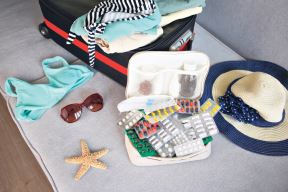 glavna-stockphotosummerbeachaccessoriesforyourseaholidayandpillsconceptofmedicationrequiredinjourney2343711543.jpg
