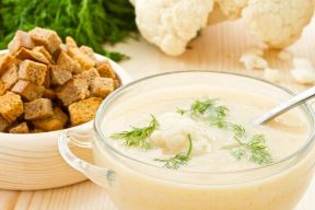 stockphotosoupcauliflowerpureeanddillinabowl127847786.jpg