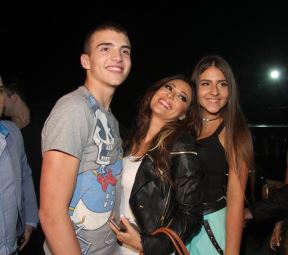 ceca-raznatovic-sa-decom.jpg