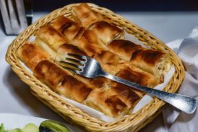 stockphototraditionalserbiancheesepiegibanica2035100465.jpg