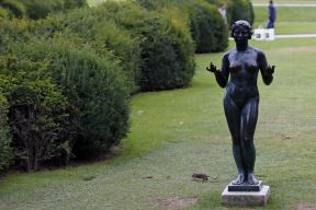 pacovi-okupirali-park-kod-luvra.jpg