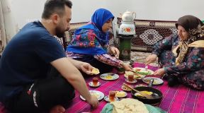 20241128-10-31-13village-lifestyle---baking-bread-for-delicious-village-breakfast---countryside-m.jpg
