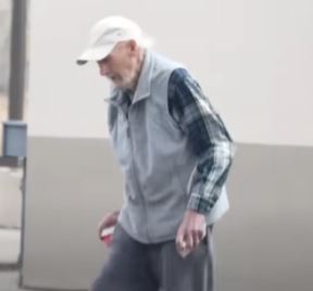 20250227-11-39-33gene-hackman-94-spotted-in-new-photos-wearing-nearly-identical-outfit-from-wee.jpg