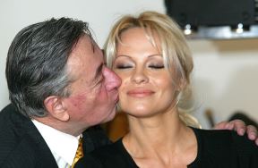 Pamela Anderson se ljubi sa Ričardom Lugnerom