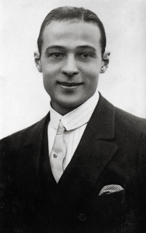 Rudolf Valentino portret