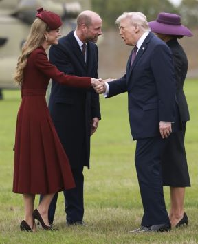 Donald-i-Melanija-Tramp-sa-pincem-Vilijamom-i-Kejt (1).jpg