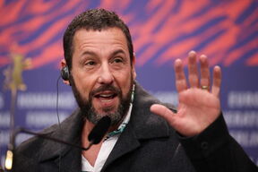 404280_adamsendler04_ff.jpg