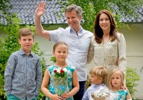 danska-princeza-meri-i-princ-frederik-sa-decom.jpg