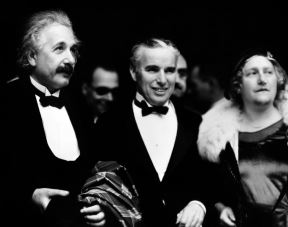 albert-ajnstajn-i-carli-caplin.jpg
